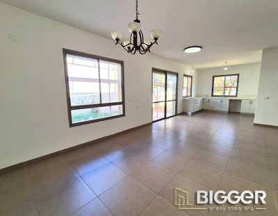 דירת גן במפלס אחד בלב כרכור