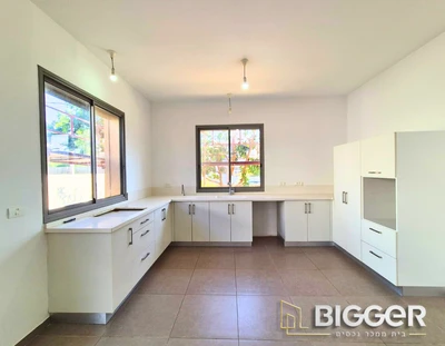 דירת גן במפלס אחד בלב כרכור